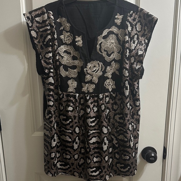 Savanna Jane Black and Silver Floral Embroidered Sequin Blouse - Picture 1 of 4